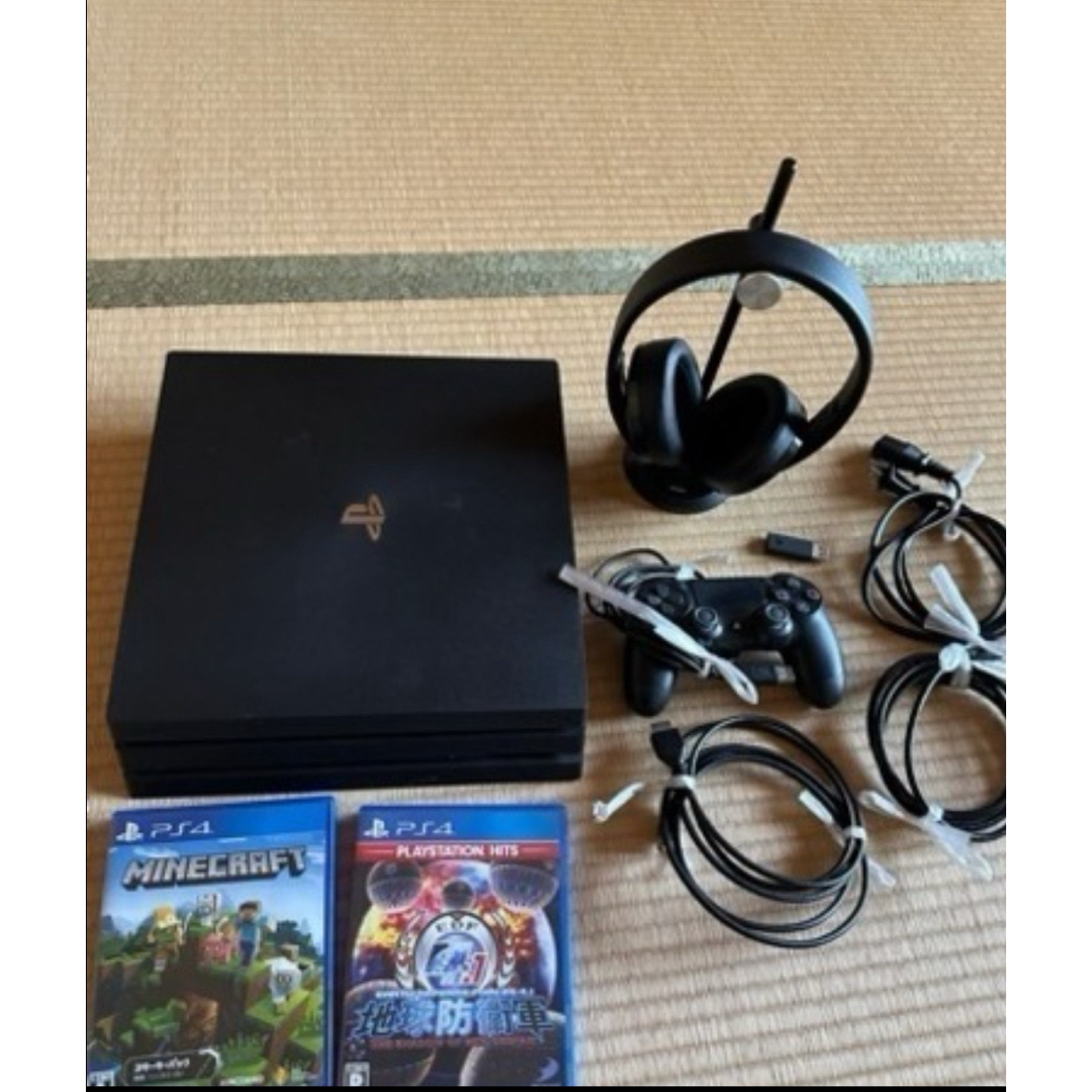 PlayStation4(プレイステーション4)のノリ様専用 プレステ4Pro  エンタメ/ホビーのゲームソフト/ゲーム機本体(家庭用ゲーム機本体)の商品写真