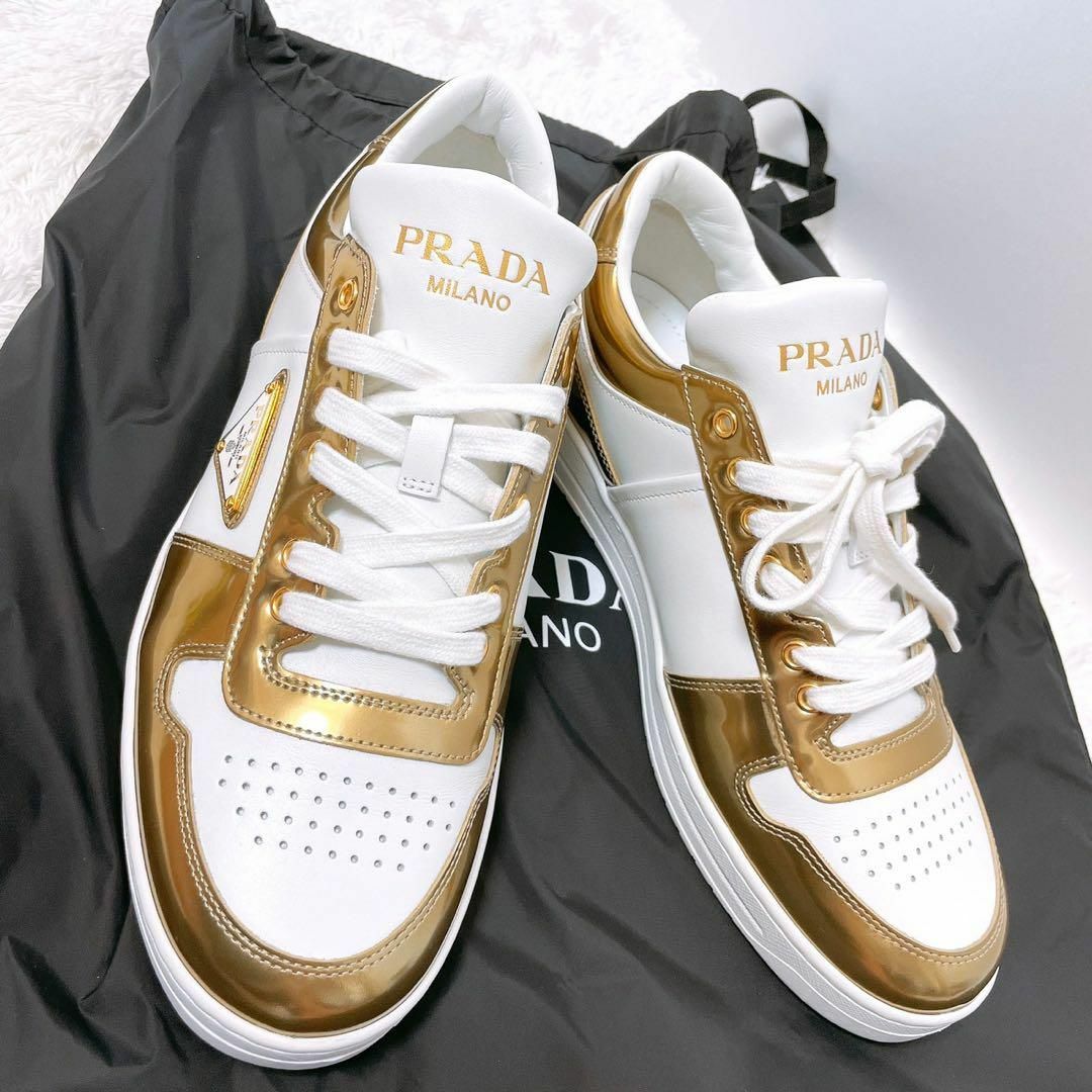 PRADA(プラダ)の未使用　プラダ　PRADA メンズ　レディース　スニーカー　ダウンタウン　白 レディースの靴/シューズ(スニーカー)の商品写真