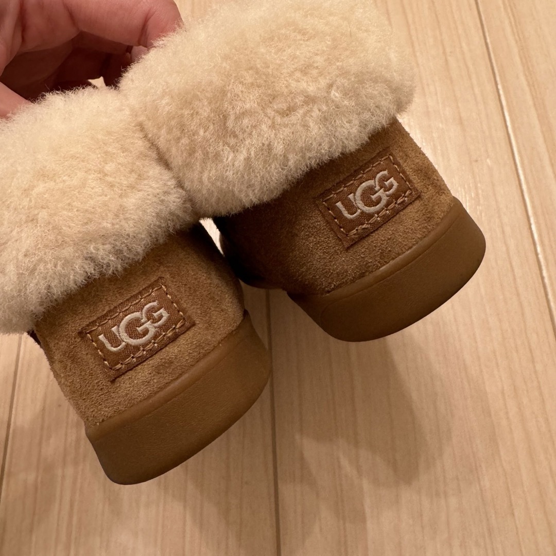 UGG(アグ)のUGG kids/NOLEN ムートンブーツ キッズ/ベビー/マタニティのキッズ靴/シューズ(15cm~)(ブーツ)の商品写真