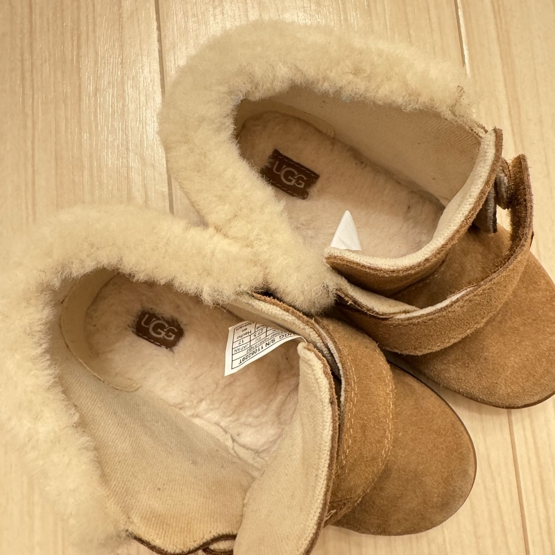 UGG(アグ)のUGG kids/NOLEN ムートンブーツ キッズ/ベビー/マタニティのキッズ靴/シューズ(15cm~)(ブーツ)の商品写真