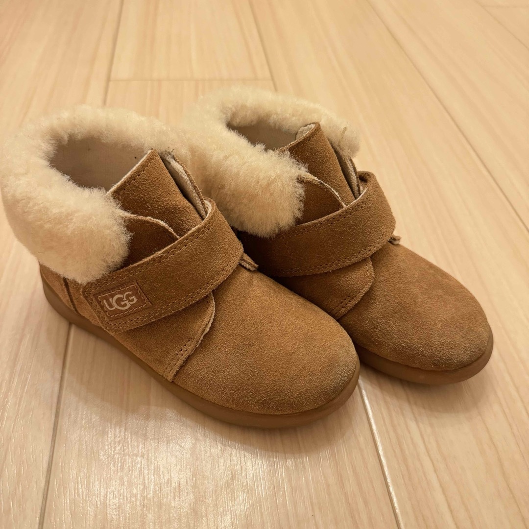 UGG(アグ)のUGG kids/NOLEN ムートンブーツ キッズ/ベビー/マタニティのキッズ靴/シューズ(15cm~)(ブーツ)の商品写真