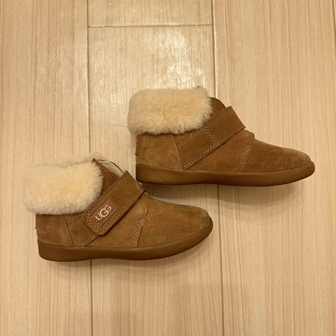 UGG(アグ)のUGG kids/NOLEN ムートンブーツ キッズ/ベビー/マタニティのキッズ靴/シューズ(15cm~)(ブーツ)の商品写真