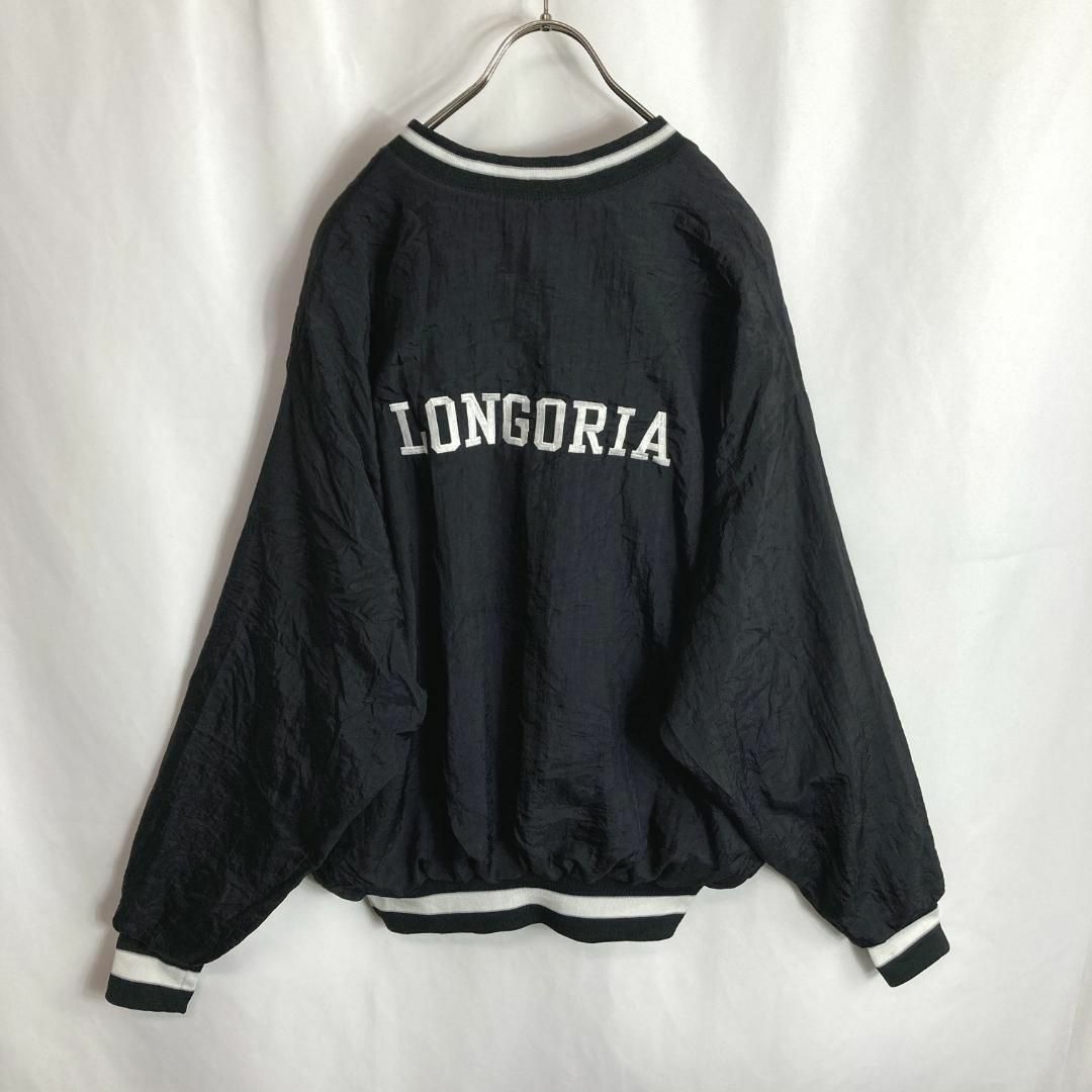 VINTAGE(ヴィンテージ)のUS古着 Vネック ナイロンプルオーバー カレッジロゴ バック刺繍ブラック黒色L メンズのジャケット/アウター(ナイロンジャケット)の商品写真