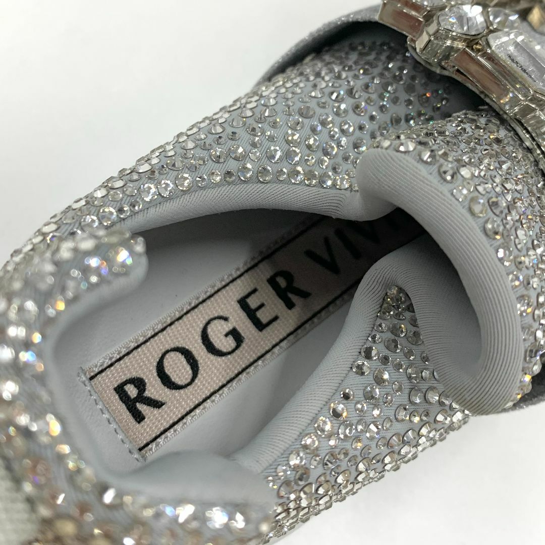 ROGER VIVIER(ロジェヴィヴィエ)の9081 ロジェヴィヴィエ ヴィヴラン ストラスバックル ビジュー スニーカー レディースの靴/シューズ(スニーカー)の商品写真