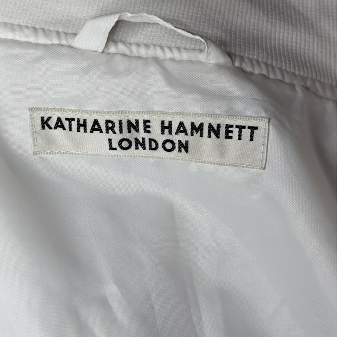 KATHARINE HAMNETT(キャサリンハムネット)のキャサリンハムネットロンドン　ロゴプリント　MA-1 フライトジャケット　Ｍ　白 メンズのジャケット/アウター(ブルゾン)の商品写真