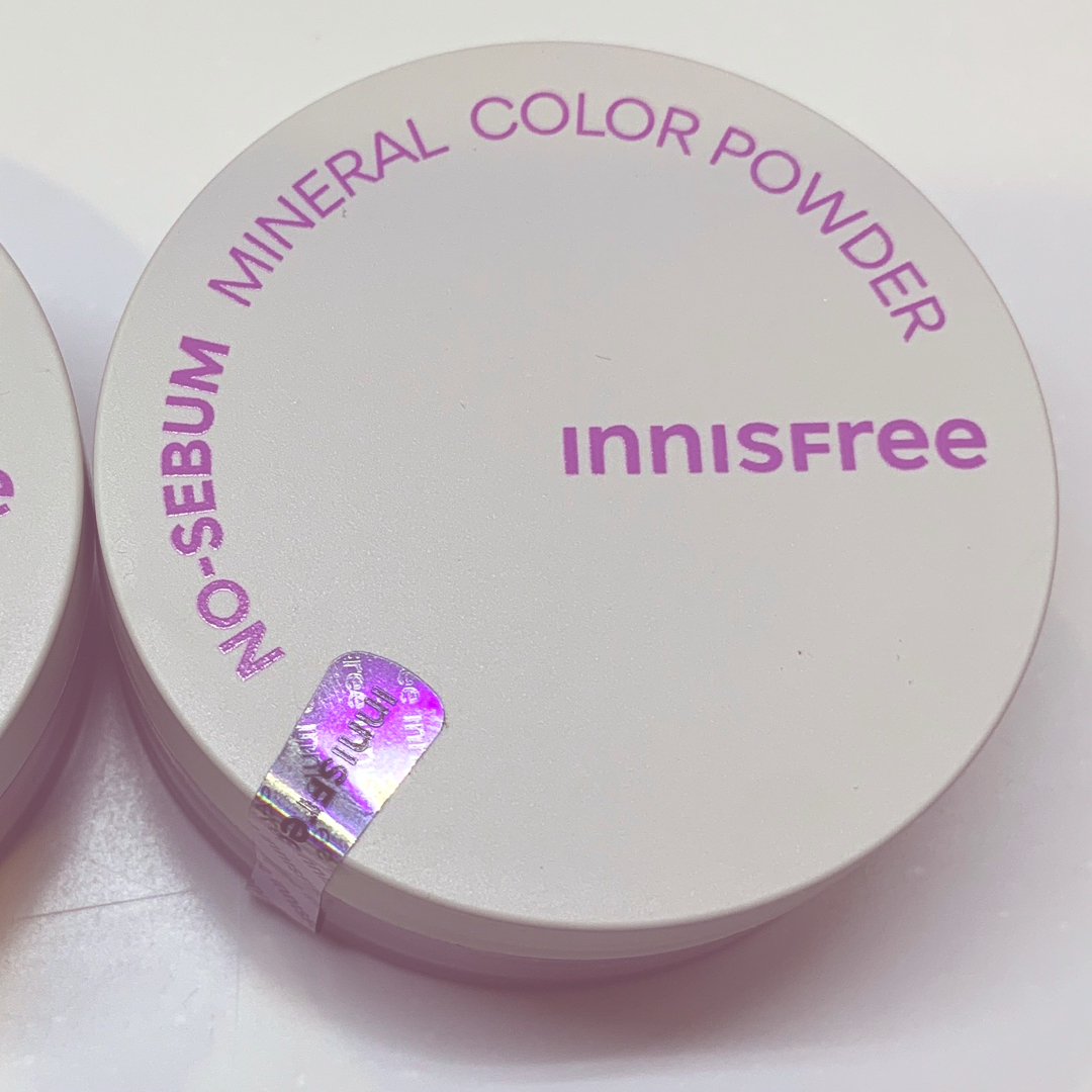 Innisfree(イニスフリー)のイニスフリー innisfree ノーセバム ミネラルカラーパウダー バイオレッ コスメ/美容のベースメイク/化粧品(フェイスパウダー)の商品写真