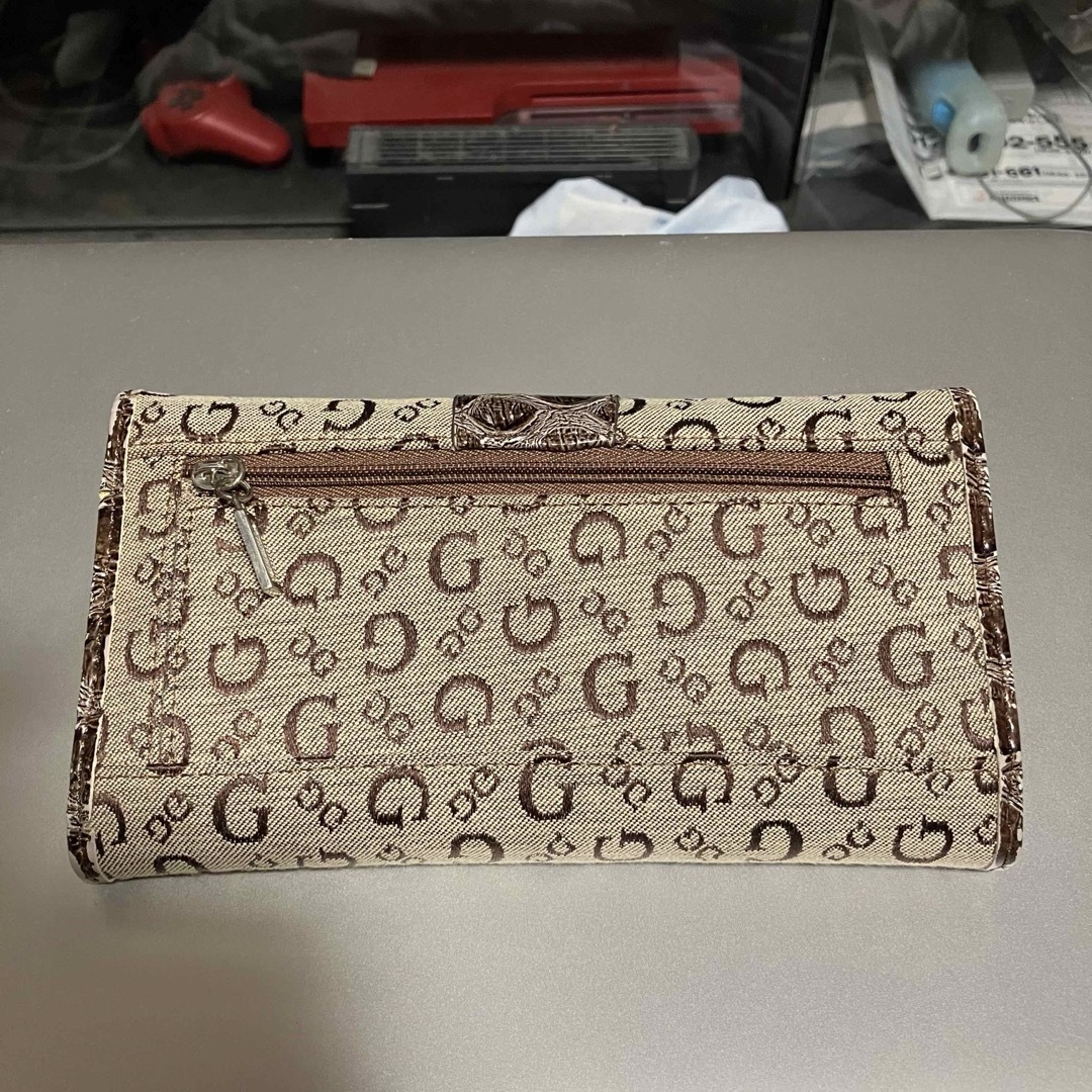 GUESS(ゲス)の【美品】【GUESS / ゲス】 三つ折り長財布 レディースのファッション小物(財布)の商品写真