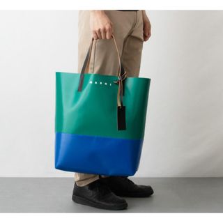 マルニ(Marni)のMARNI マル二 バイカラー PVC トートバッグ  グリーン　ブルー　(トートバッグ)