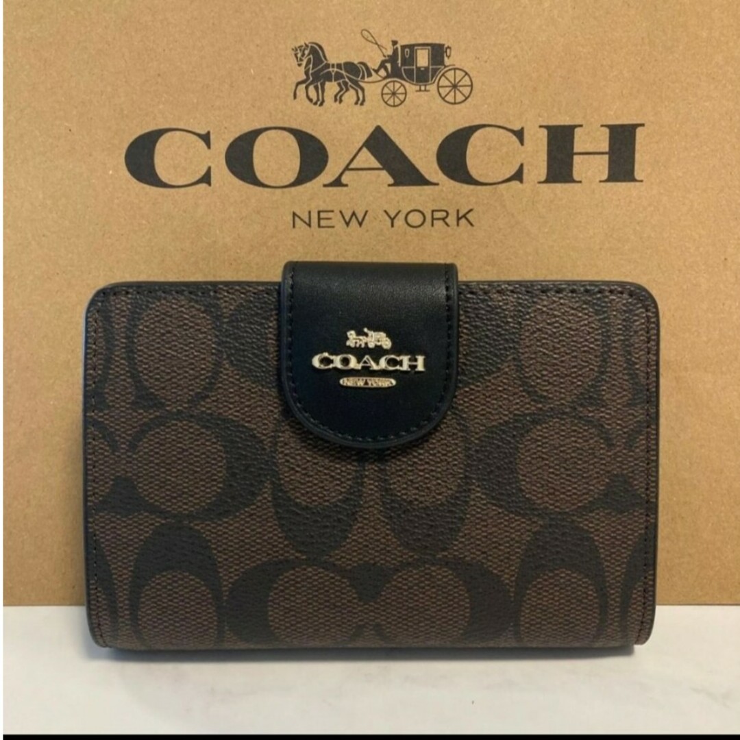 新品　COACH　二つ折り財布　小銭入れ有　シグネチャー　ダークブラウンレディース