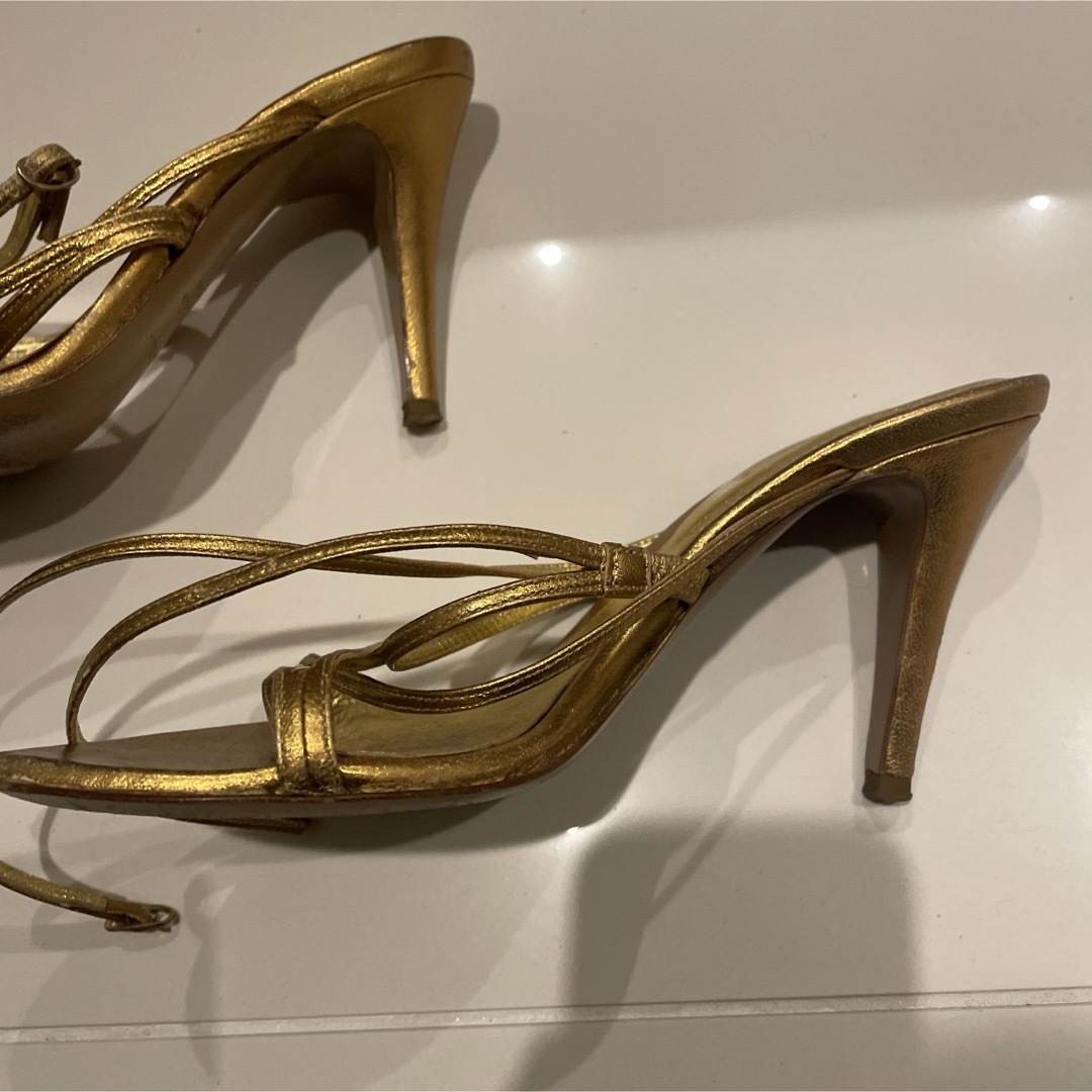 セルジオロッシ 36 ゴールド　サンダル レディースの靴/シューズ(サンダル)の商品写真