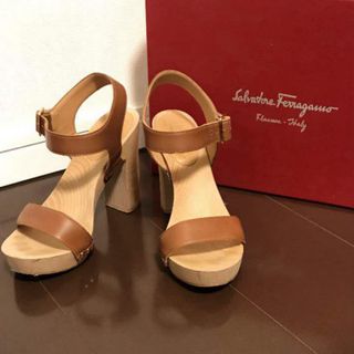 サルヴァトーレフェラガモ(Salvatore Ferragamo)のサルバトーレフェラガモ  ウッドサンダル  ブラウン(サンダル)