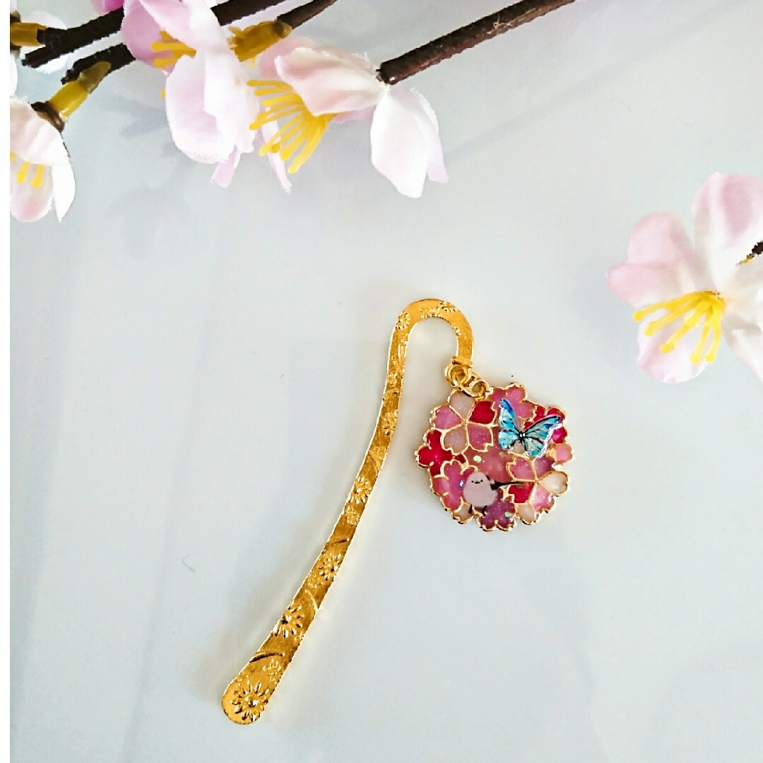 桜とシマエナガのしおり ハンドメイドの文具/ステーショナリー(しおり/ステッカー)の商品写真