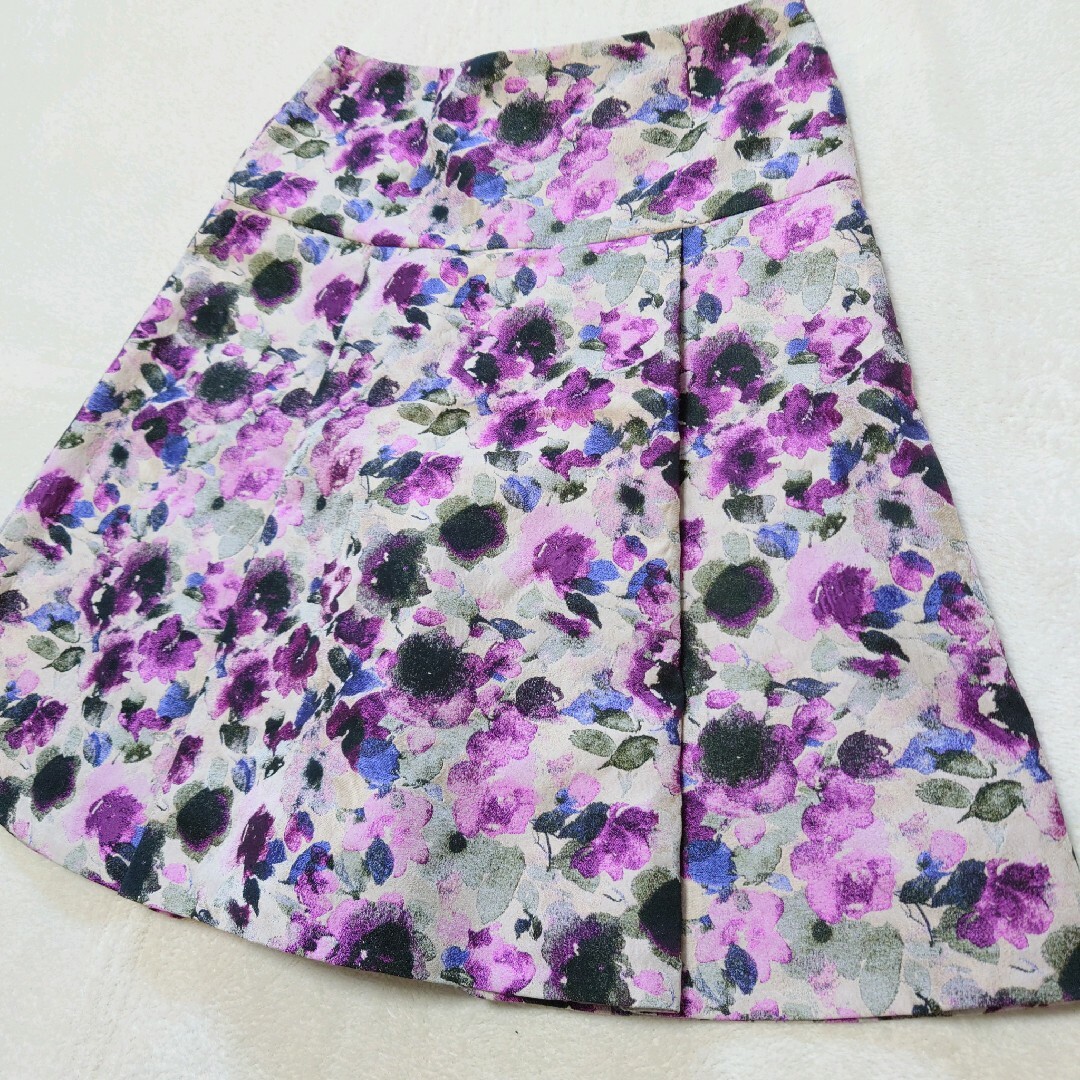 ANAYI(アナイ)のアナイ　ANAYI　ひざ丈スカート　フレアスカート　花柄　総刺繍　美品 レディースのスカート(ひざ丈スカート)の商品写真