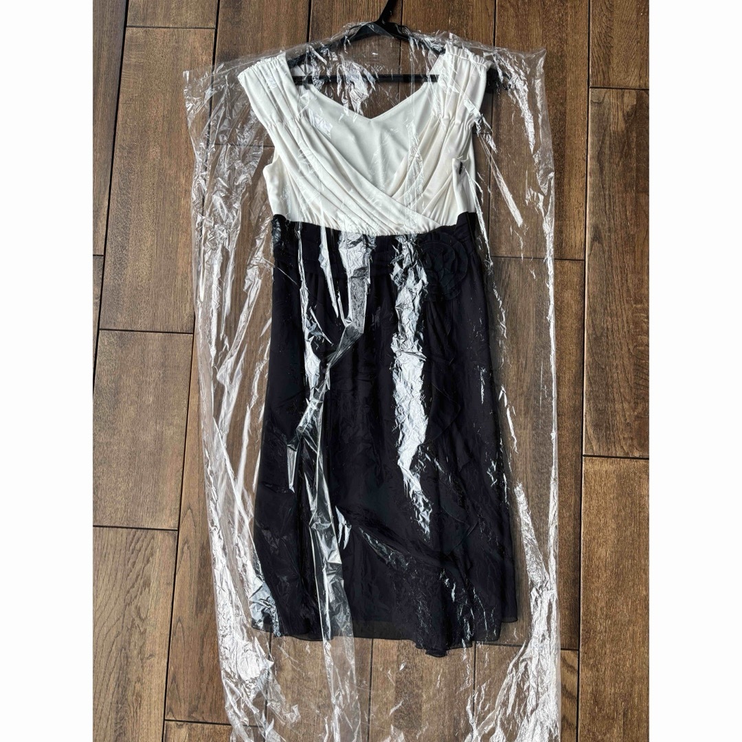 【美品】ストロベリーフィールズ  フレアワンピース レディースのフォーマル/ドレス(ミディアムドレス)の商品写真