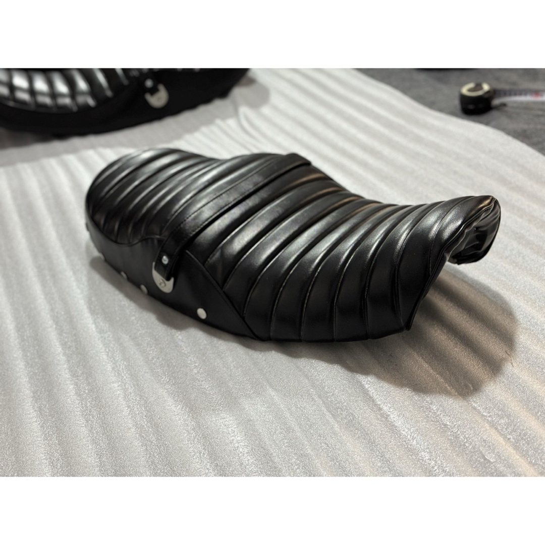 カワサキ z900rs シート タックロールシート TYPE 2 新品 カワサキ z900rs シート タックロールシート TYPE 2 新品