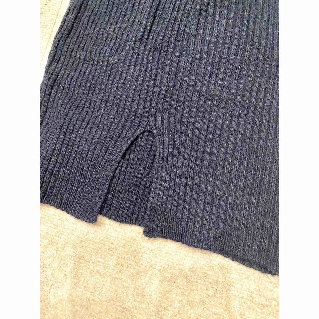 GU(ジーユー)の【時間限定値下げ】GU 紺色　ニット　タイトスカート レディースのスカート(ロングスカート)の商品写真