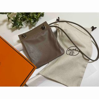 エルメス(Hermes)のHERMES　エルメス　アリーヌミニ　エトゥープ　斜めがけ　ショルダーバッグ(ショルダーバッグ)