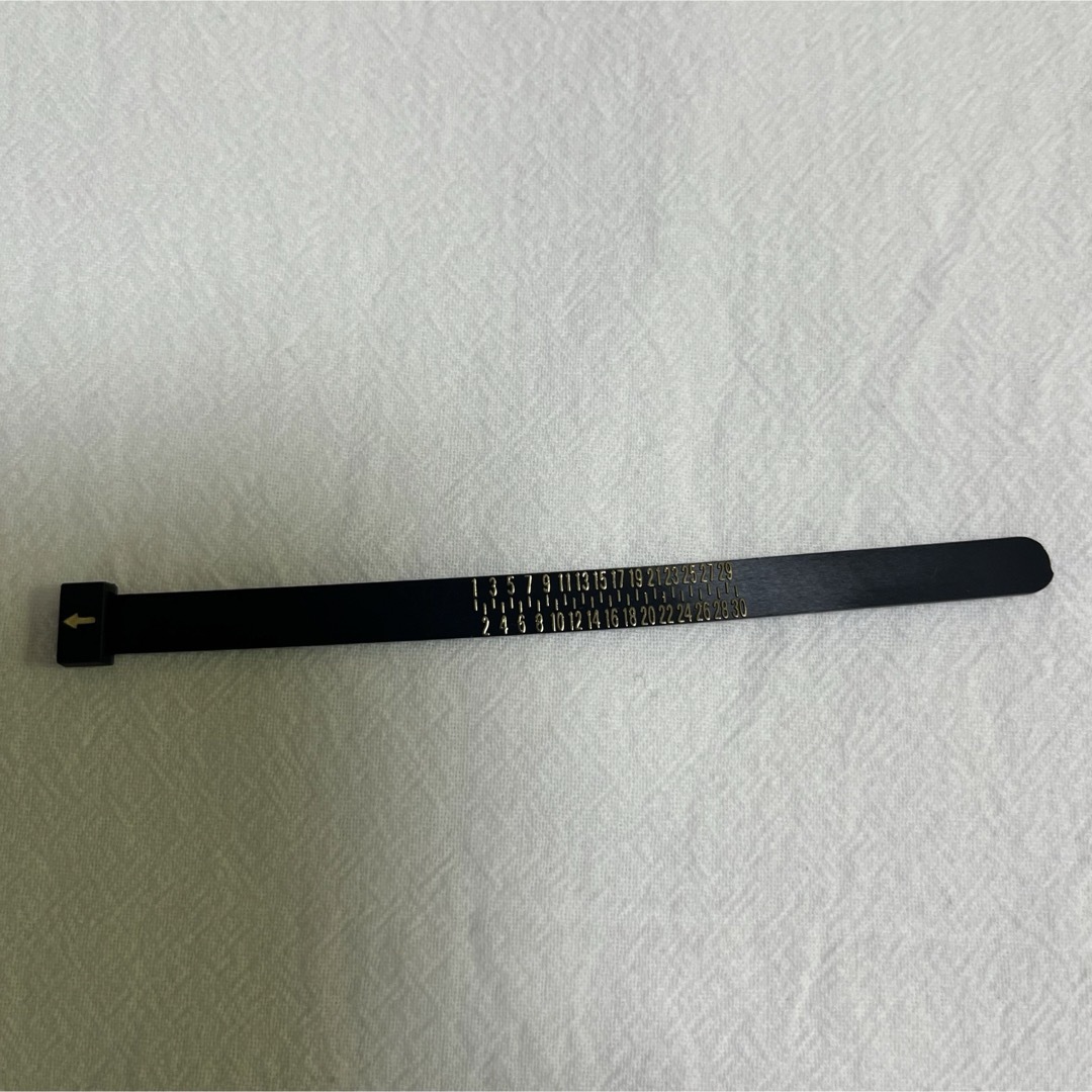 リングゲージ 指輪 リングサイズ バンド 計測 日本標準規格 ベルト型 黒 贈物 メンズのアクセサリー(リング(指輪))の商品写真