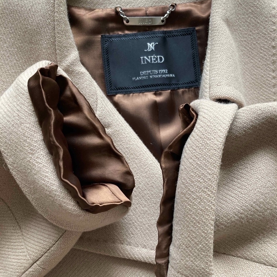 INED(イネド)のINED  カシミヤ　コート　金ボタン　ダブル　美品　15号 レディースのジャケット/アウター(ロングコート)の商品写真