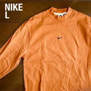 ナイキ(NIKE)のNIKE L モックネックスウェット オレンジ 背面ポケットあり(スウェット)