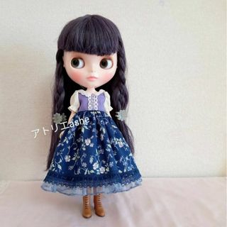 ハンドメイド「童話の世界のすみれ柄ワンピース 紺」ネオブライス・リカちゃんの服(人形)