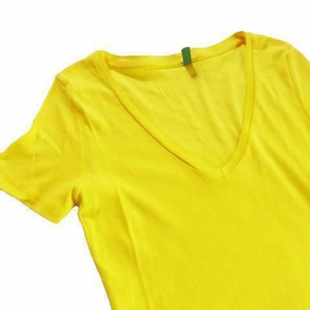 UNITED COLORS OF BENETTON.(ユナイテッドカラーズオブベネトン)のユナイテッドカラーズオブベネトン Tシャツ Vネック 半袖 220927AH7A レディースのトップス(カットソー(半袖/袖なし))の商品写真