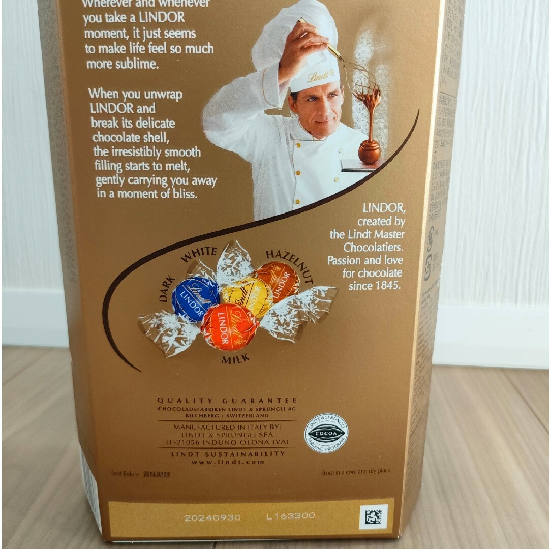 Lindt(リンツ)の【Happy様専用】リンツリンドールチョコレート ゴールド 計30個 食品/飲料/酒の食品(菓子/デザート)の商品写真