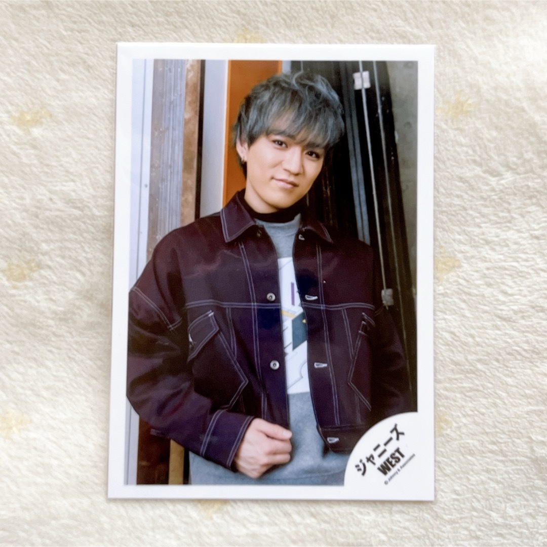 WEST. ジャニーズWEST 公式写真 神山智洋 ⑦ エンタメ/ホビーのタレントグッズ(アイドルグッズ)の商品写真