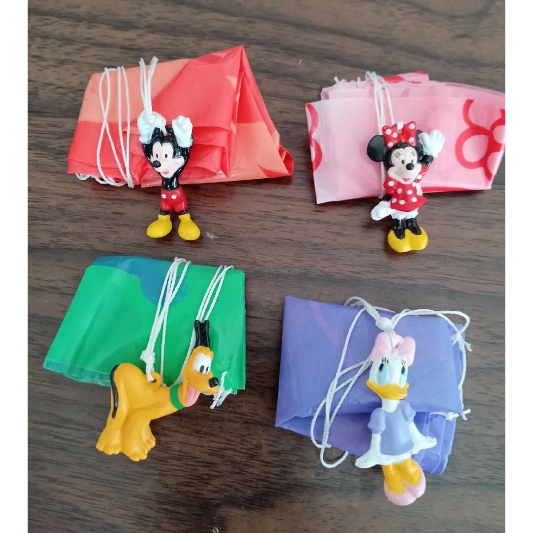 Disney(ディズニー)のディズニー　パラシュート付フィギュア　4個セット エンタメ/ホビーのおもちゃ/ぬいぐるみ(キャラクターグッズ)の商品写真