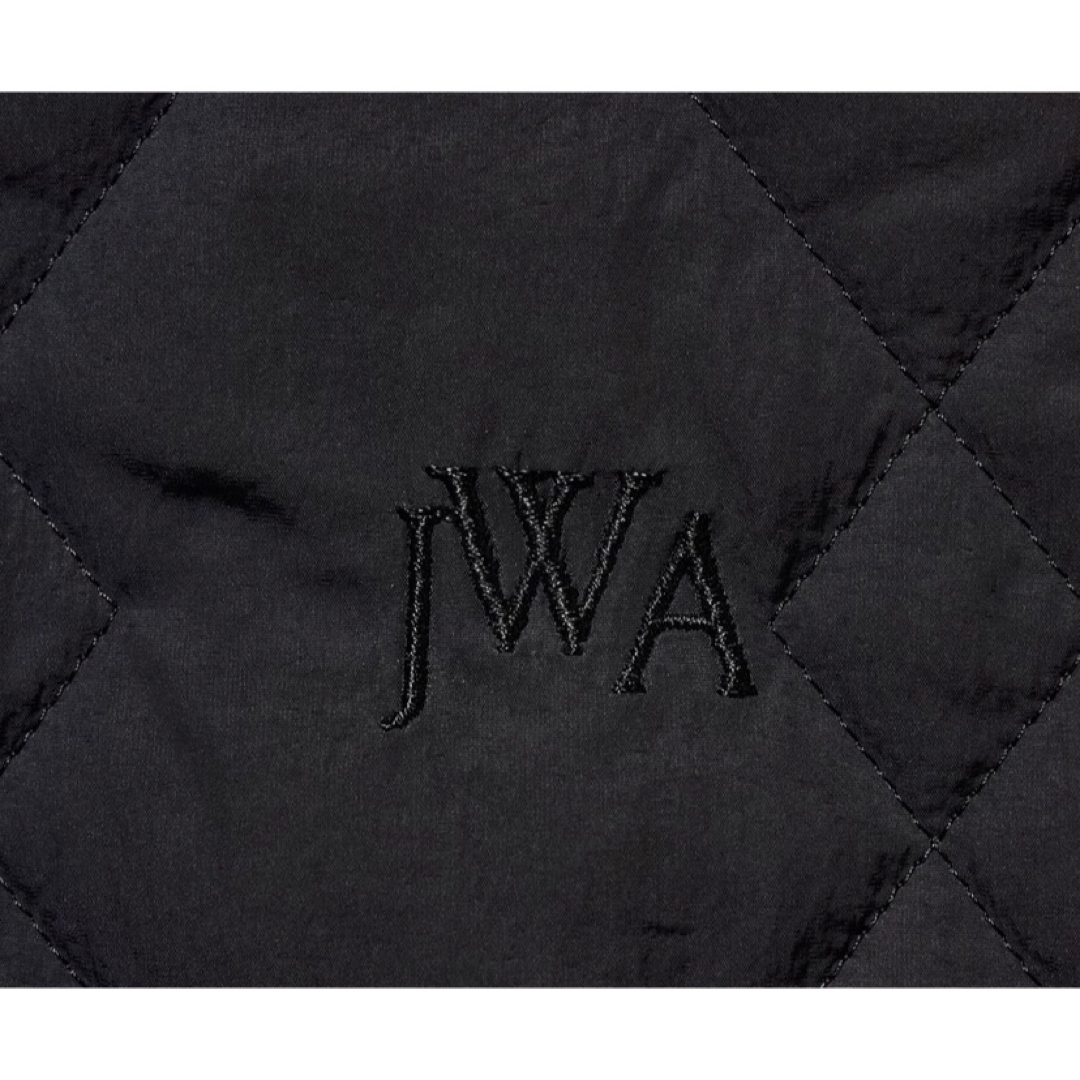 J.W.ANDERSON(ジェイダブリューアンダーソン)のUNIQLO×J.W.ANDERSON パデッドジャケット　ブラック　黒 レディースのジャケット/アウター(その他)の商品写真