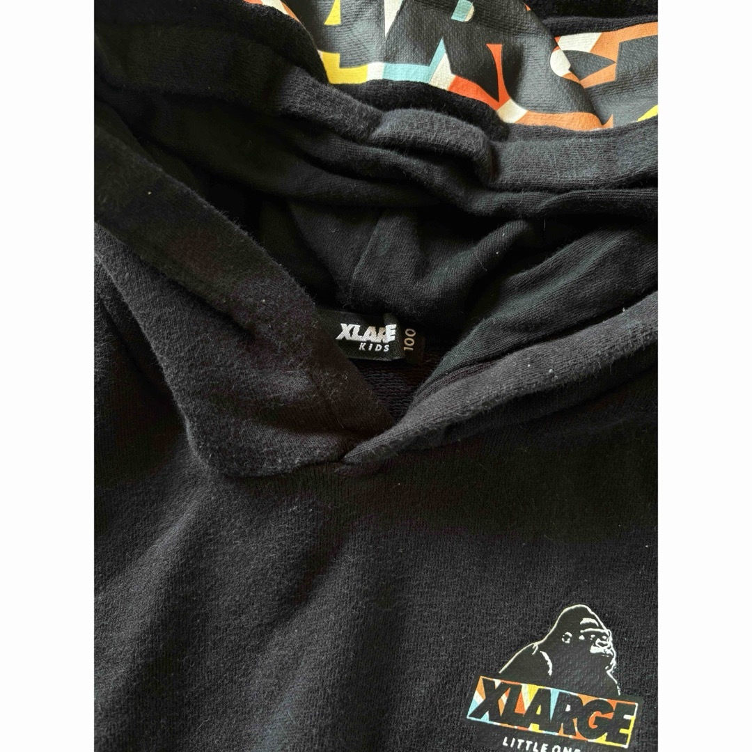 XLARGE KIDS(エクストララージキッズ)のエクストララージキッズ　フード付き　スウェット　裏毛　トレーナー　黒　100 キッズ/ベビー/マタニティのキッズ服男の子用(90cm~)(Tシャツ/カットソー)の商品写真