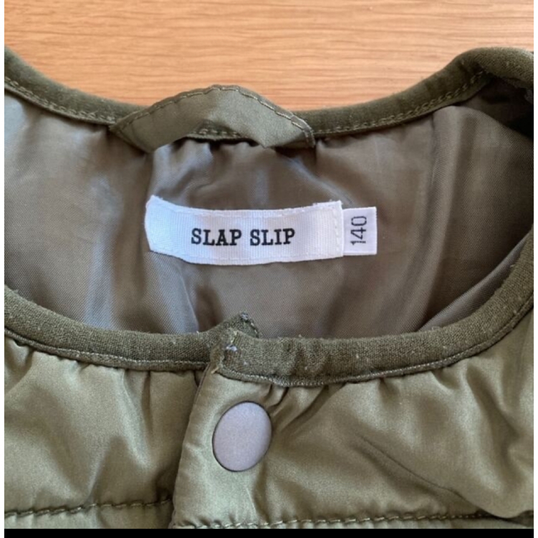 SLAP SLIP(スラップスリップ)の【値下げ】スラップスリップ　140  アウター 中綿ジャケットフードなし　カーキ キッズ/ベビー/マタニティのキッズ服男の子用(90cm~)(ジャケット/上着)の商品写真