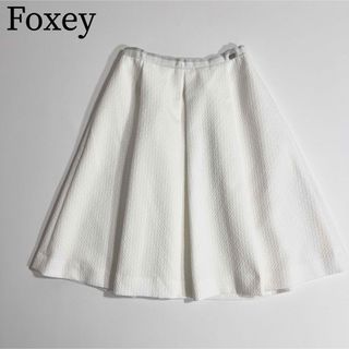 フォクシーニューヨーク(FOXEY NEW YORK)の美品　FOXEY NEWYORK フォクシー　フレアスカート　プリーツ　ロゴ(ひざ丈スカート)