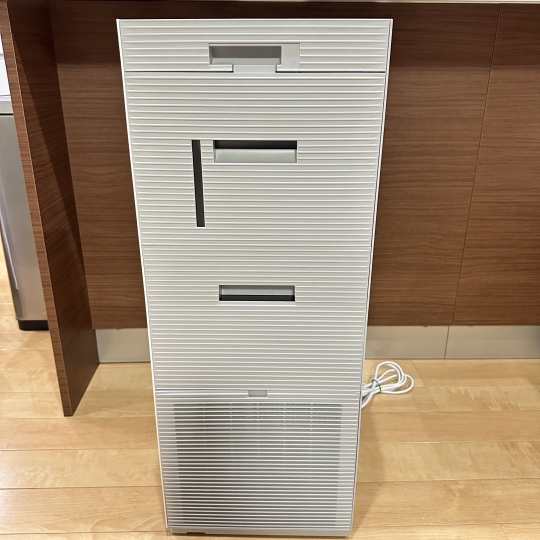 DAIKIN 加湿空気清浄機 MCK70YN-W 2021年製 スマホ/家電/カメラの生活家電(空気清浄器)の商品写真