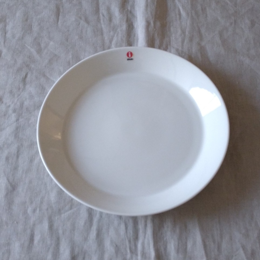 iittala(イッタラ)のiittala ティーマ ホワイト 23cm プレート 2枚セット イッタラ インテリア/住まい/日用品のキッチン/食器(食器)の商品写真