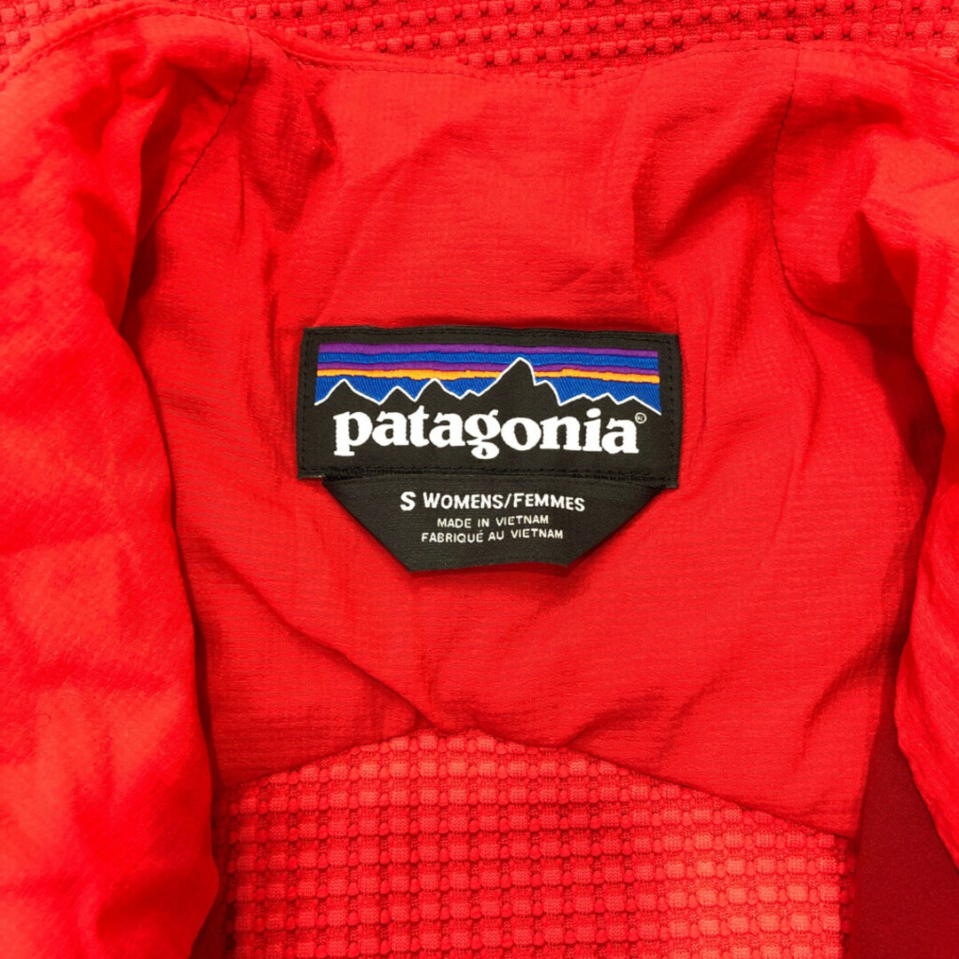 patagonia(パタゴニア)のpatagonia パタゴニア ナノエアライトハイブリッド ソフトシェルジャケット JACK DANIEL'S レッド (レディース S) 中古 古着 P6764 レディースのジャケット/アウター(その他)の商品写真