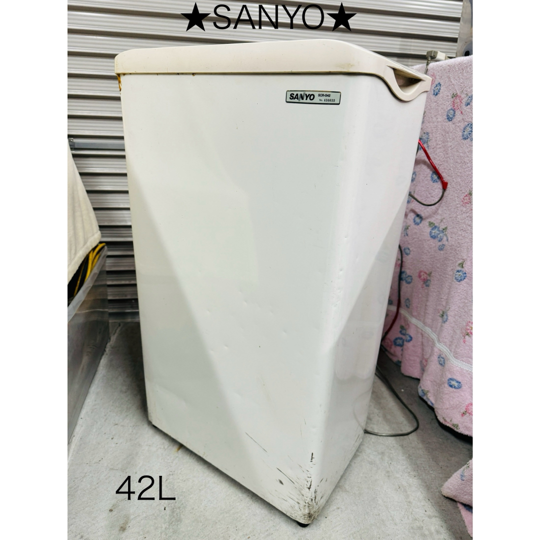 SANYO(サンヨー)の全国配送無料！★SANYOサンヨー★冷凍庫　冷凍ストッカー　42L スマホ/家電/カメラの生活家電(冷蔵庫)の商品写真