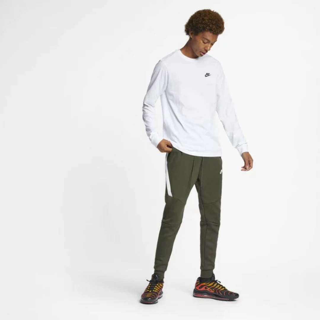 NIKE(ナイキ)の新品　NIKEロンT　AR5194 送料無料　ナイキ　長袖　Ｓサイズ　白　ジム メンズのトップス(Tシャツ/カットソー(七分/長袖))の商品写真