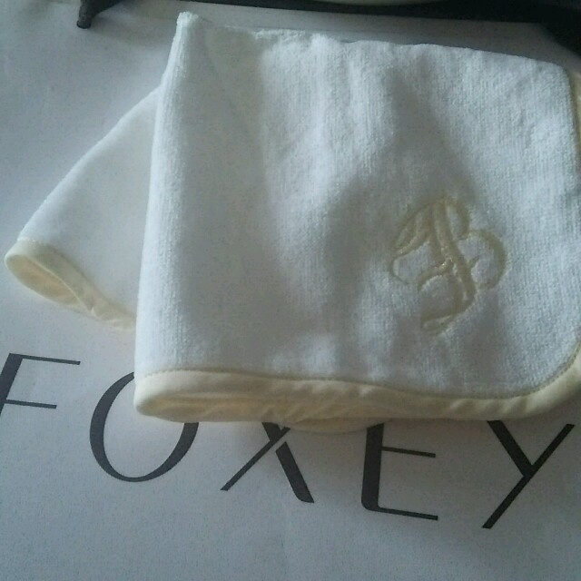 FOXEY(フォクシー)のフォクシータオルハンカチ❤未使用 レディースのファッション小物(ハンカチ)の商品写真