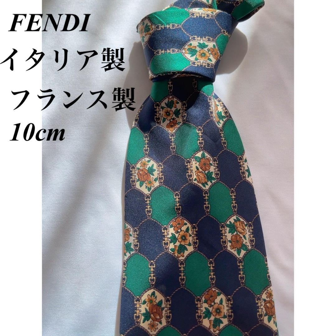 FENDI(フェンディ)の美品★FENDI★ネイビー★花柄★総柄★イタリア製★総シルク★ネクタイ★10 メンズのファッション小物(ネクタイ)の商品写真