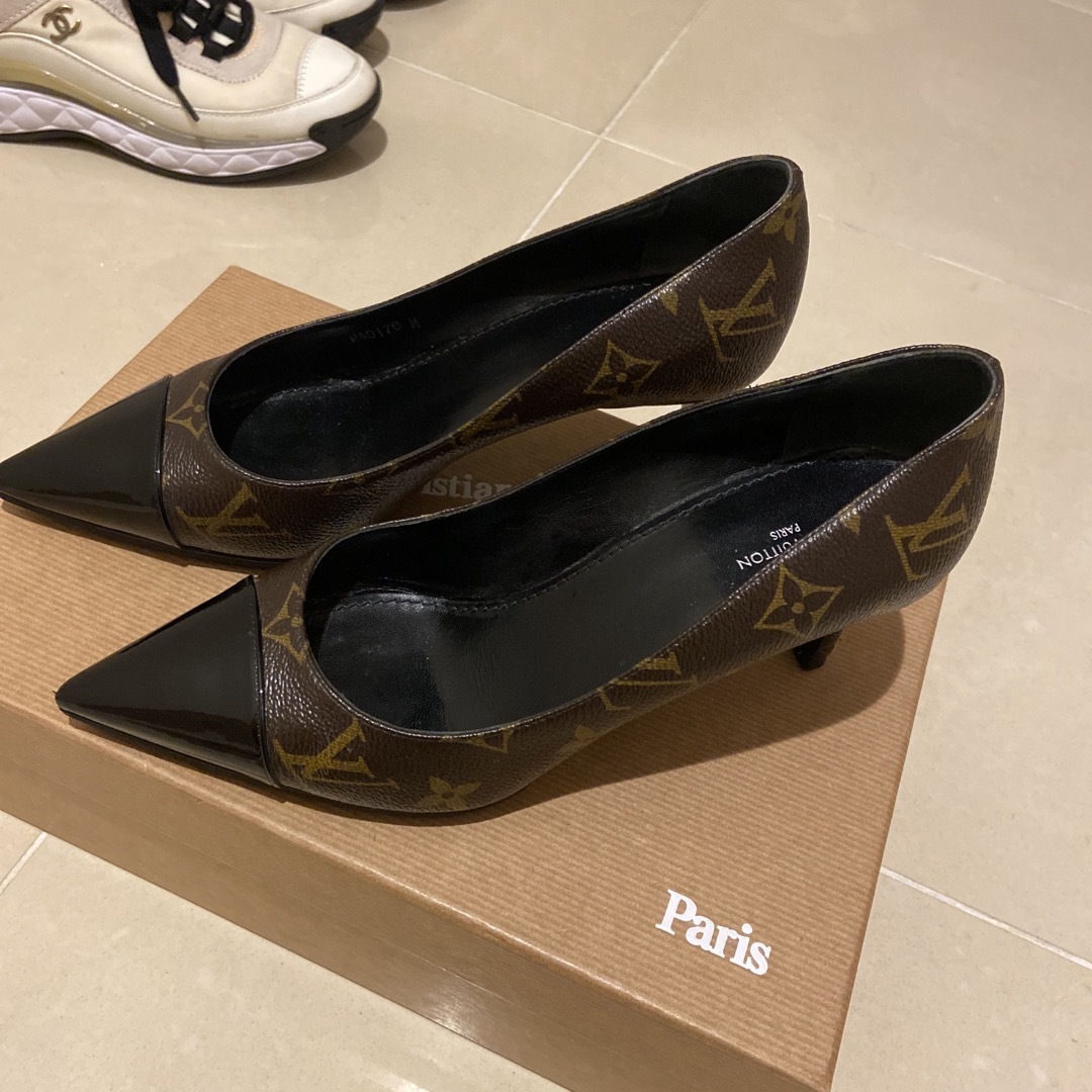 LOUIS VUITTON - ルイヴィトン☆LV モノグラム ロゴ パンプス 37 LOUIS VUITTON - ルイヴィトン☆LV モノグラム ロゴ パンプス 37