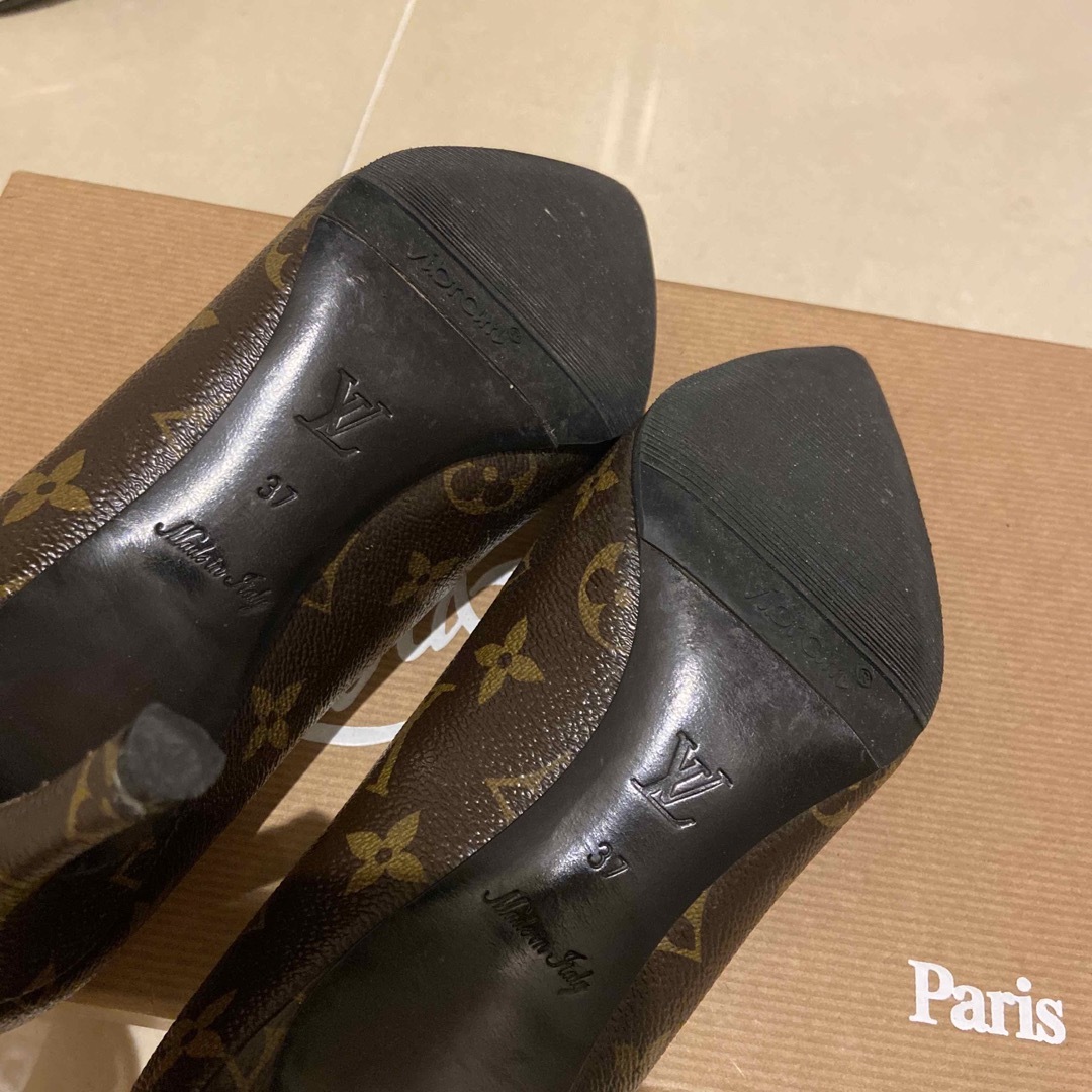 LOUIS VUITTON - ルイヴィトン☆LV モノグラム ロゴ パンプス 37 LOUIS VUITTON - ルイヴィトン☆LV モノグラム ロゴ パンプス 37