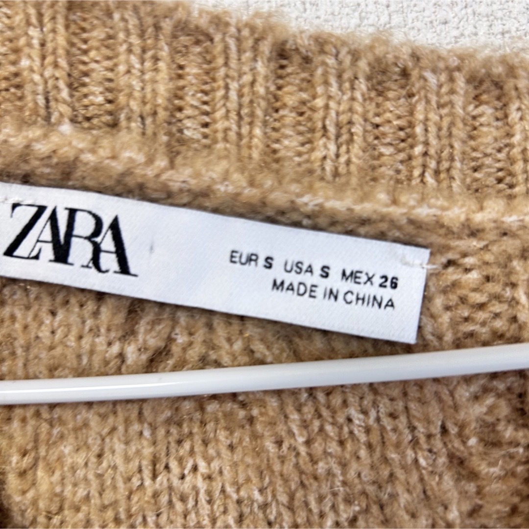 ZARA(ザラ)のZARA ケーブルニット ニットベスト フリル フリルベスト 完売品 レディースのトップス(ベスト/ジレ)の商品写真