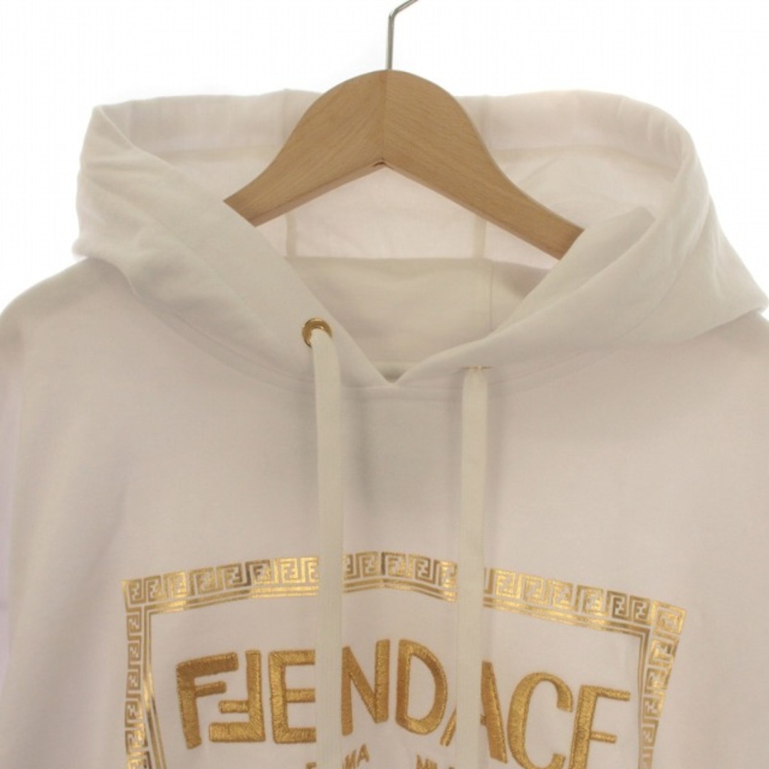 FENDI(フェンディ)のFENDI VERSACE FENDACE 22SS パーカー M 白 金色 メンズのトップス(パーカー)の商品写真