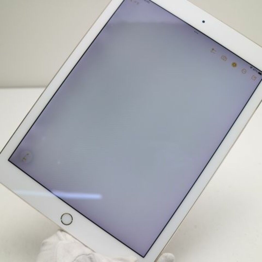Apple(アップル)のiPad Pro 9.7インチ Wi-Fi 128GB ゴールド  M111 スマホ/家電/カメラのPC/タブレット(タブレット)の商品写真