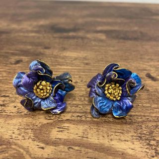 アッシュペーフランス(H.P.FRANCE)の【イタリア購入★ヴィンテージ】Leather flower earrings(イヤリング)