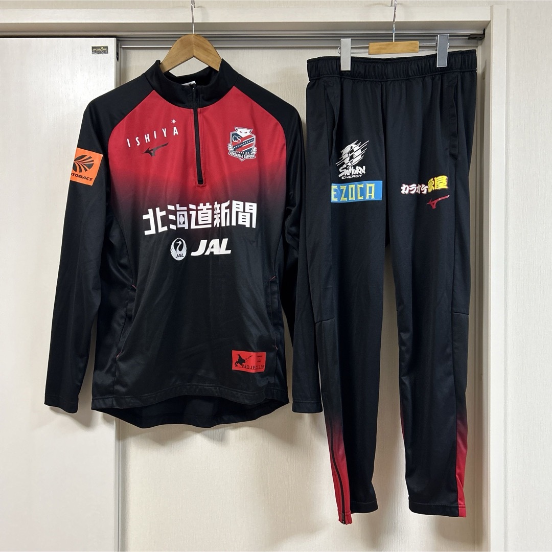 MIZUNO(ミズノ)の2023 北海道コンサドーレ札幌 スタッフ 支給 ジャージ 上下セット スポーツ/アウトドアのサッカー/フットサル(ウェア)の商品写真