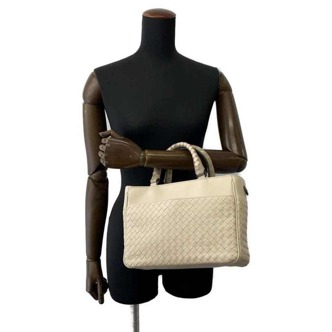 Bottega Veneta(ボッテガヴェネタ)のボッテガヴェネタ ハンドバッグ イントレチャート パイソン レザー BOTTEGA VENETA BAG 2wayショルダーバッグ リボン 白 レディースのバッグ(ハンドバッグ)の商品写真