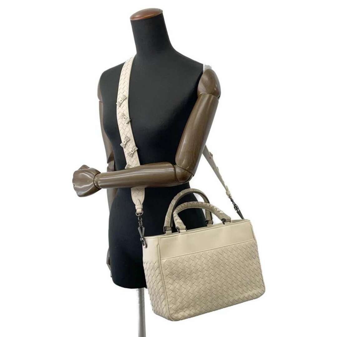 Bottega Veneta(ボッテガヴェネタ)のボッテガヴェネタ ハンドバッグ イントレチャート パイソン レザー BOTTEGA VENETA BAG 2wayショルダーバッグ リボン 白 レディースのバッグ(ハンドバッグ)の商品写真