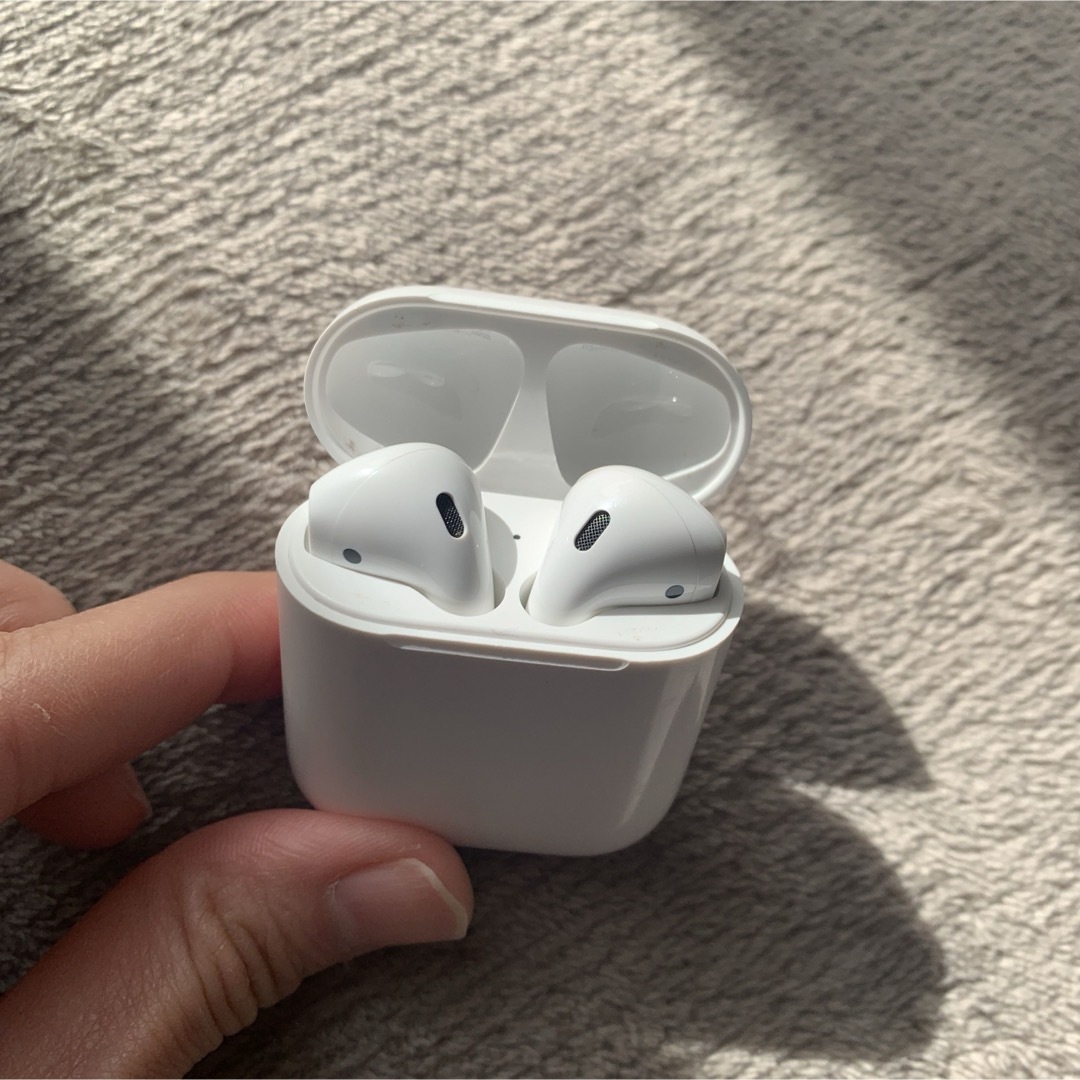 Apple(アップル)のAirPods 第一世代 スマホ/家電/カメラのオーディオ機器(ヘッドフォン/イヤフォン)の商品写真